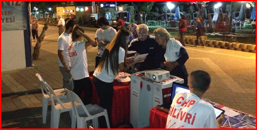 CHP’Lİ GENÇLERDEN SEÇMENLERE YARDIM