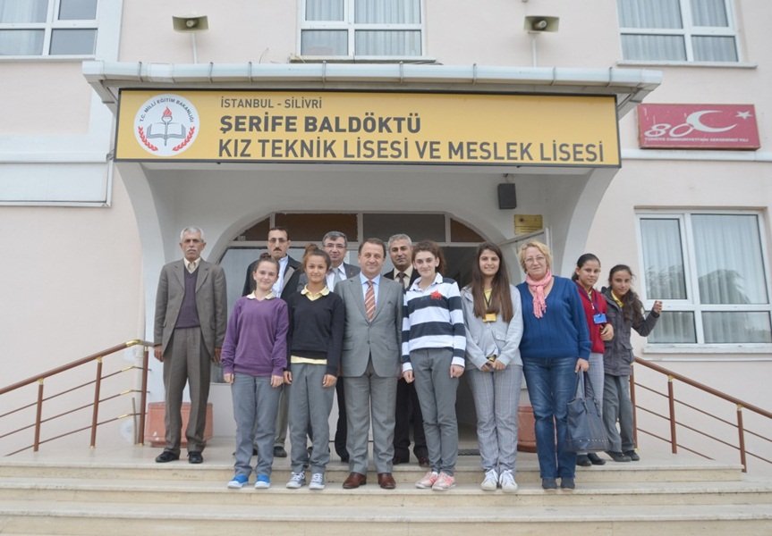 ÖZCAN IŞIKLAR LİSEDE