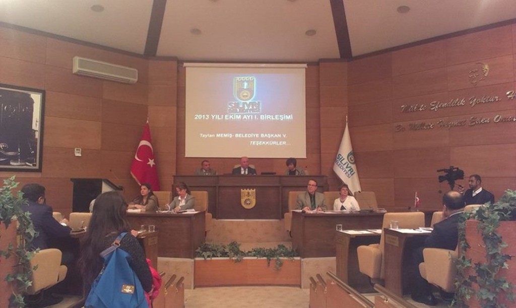 AK PARTİ ÖMER ÇETİN`İN İSTİFASINI İSTEDİ