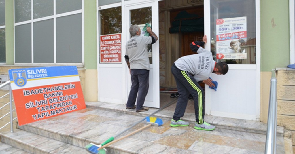 CAMİLERDE BAYRAM ÖNCESİ SON HAZIRLIKLAR