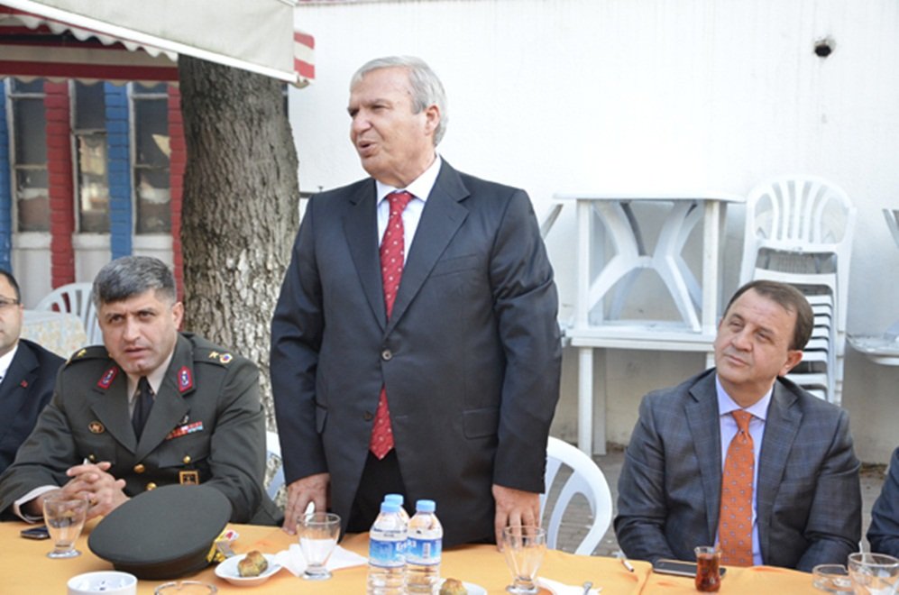 RESMİ BAYRAMLAŞMA ÖĞRETMENEVİ`NDE YAPILDI