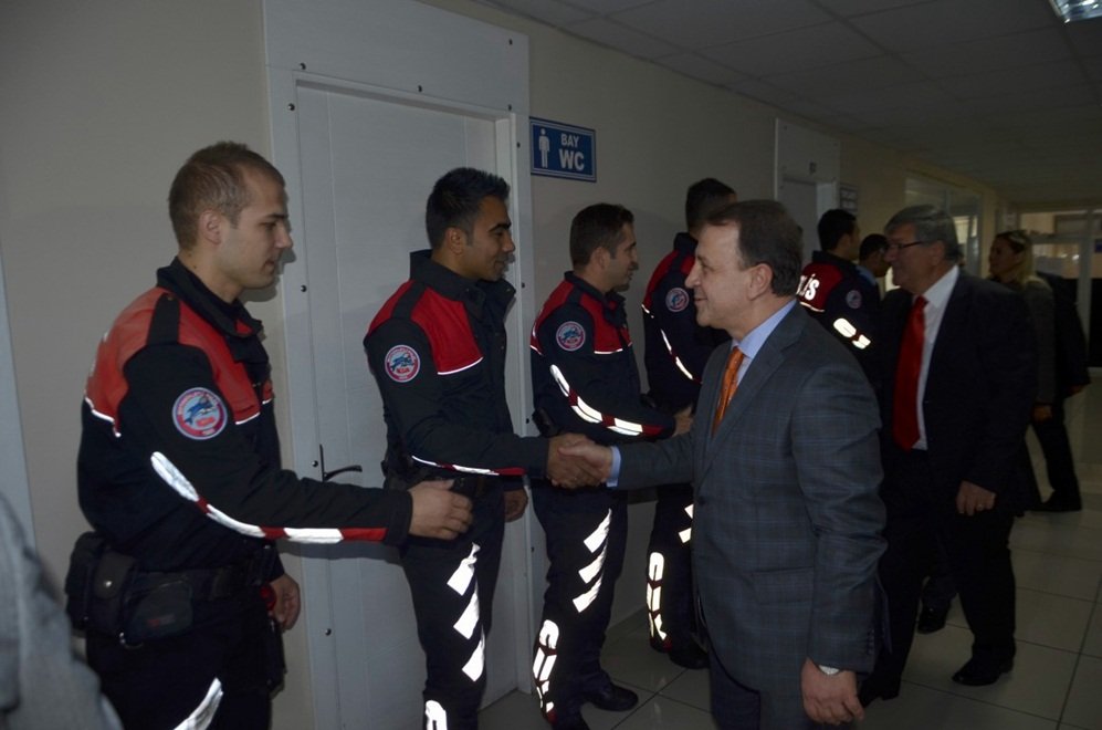 BAYRAM KUTLAMASINDA EMNİYET MENSUPLARI UNUTULMADI