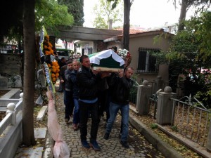 RAUF HASESKİ SEVENLERİNİN DUALARIYLA TOPRAĞA VERİLDİ