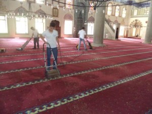 Beyoğlu’nda İbadethaneler Bayrama Hazır