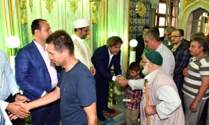 Fetihtepe Camii’nde Bayramlaşma Coşkusu