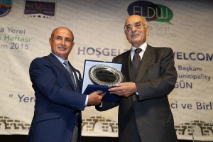 Duayen Başkandan Duayen Kent Bilimciye Ödül