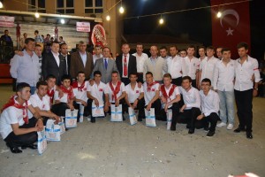 Işıklardan Kınalı Kuzulara Moral Desteği