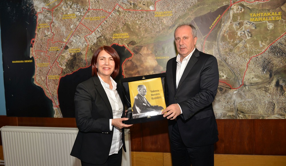 Yalova Milletvekili Muharrem İnce ve Yalova Belediye Başkanı Vefa Salman Avcılar Belediye Başkanı Dr. Handan Toprak’ı ziyaret ettiler.