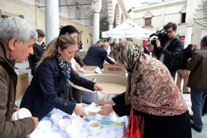 Beylikdüzü’nde Aşure İkramı