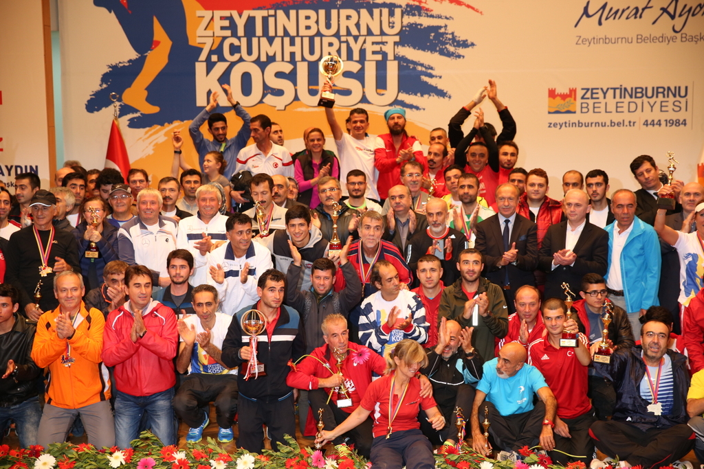 Zeytinburnu’nda Vatandaşlar Cumhuriyet İçin Koştu