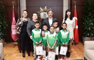 Demircan, Koltuğunu Öğrencilere Bıraktı