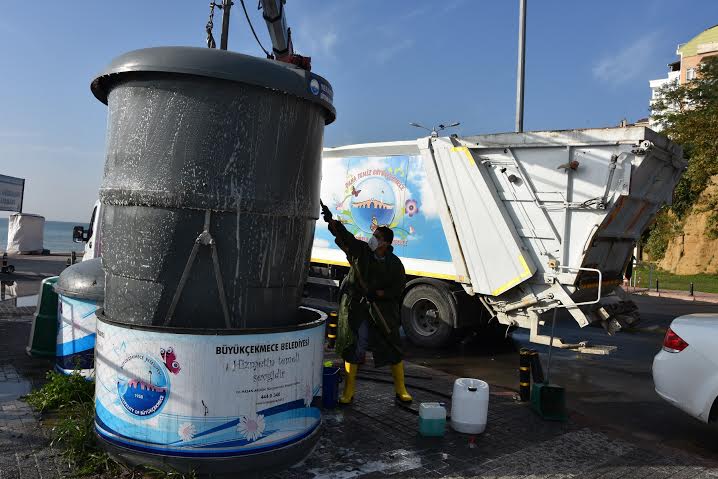 Çöp Konteynırları Dezenfekte Ediliyor