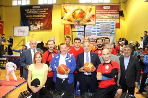Akrobatik Basketbol Şovu Heyecanlandırdı