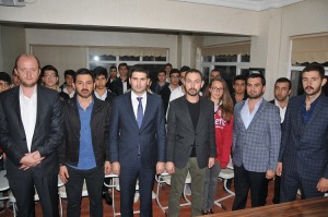 İnsanlara İyiliği ve Adaleti Göstermekle Mükellefiz