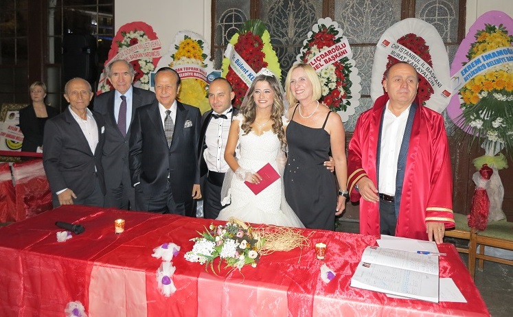 Yılmaz Ulusoy Bir Saatte İki Nikâh Şahitliği Yaptı