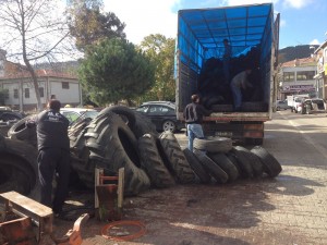 Ömrünü Tamamlamış Lastikler Ekonomiye Katkı Sunuyor
