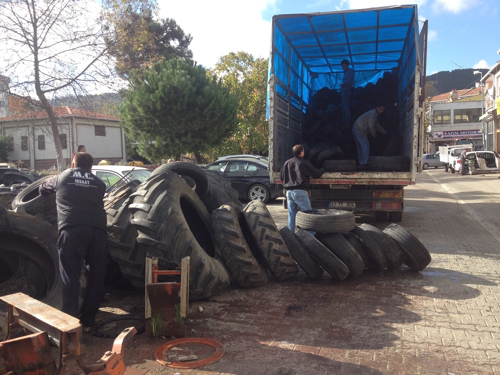 Ömrünü Tamamlamış Lastikler Ekonomiye Katkı Sunuyor