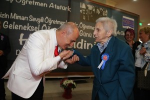 Önünde Eğilecek Bir İnsan Varsa O Da Öğretmendir