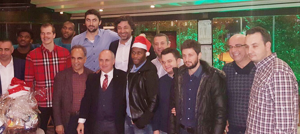 Oyunculara Pankartlı Sevgi Seli