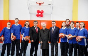 Küçükçekmece Behiye Selim Pars Ortaokulu Kapalı Spor Salonu Açıldı