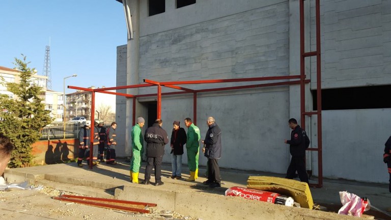 Silivri Çağrıbey Ortaokulu Spor Salonu’nda Kendini Yaktı