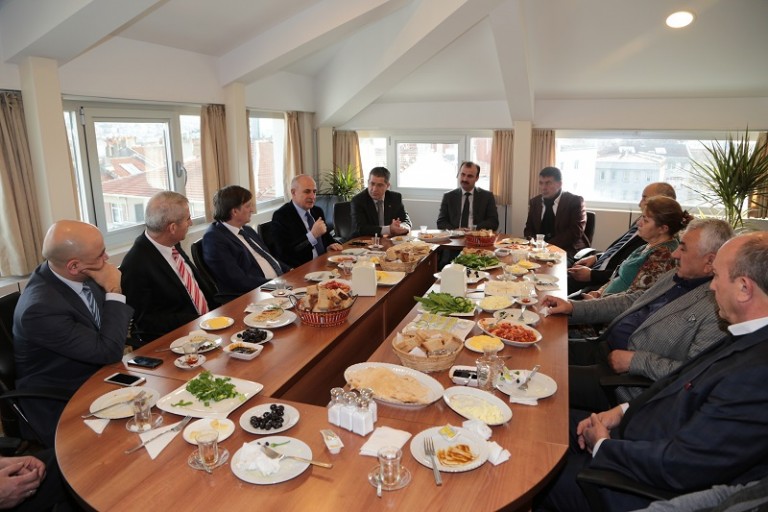 Başkan Akgün, Büyükçekmece esnafıyla kahvaltıda buluştu