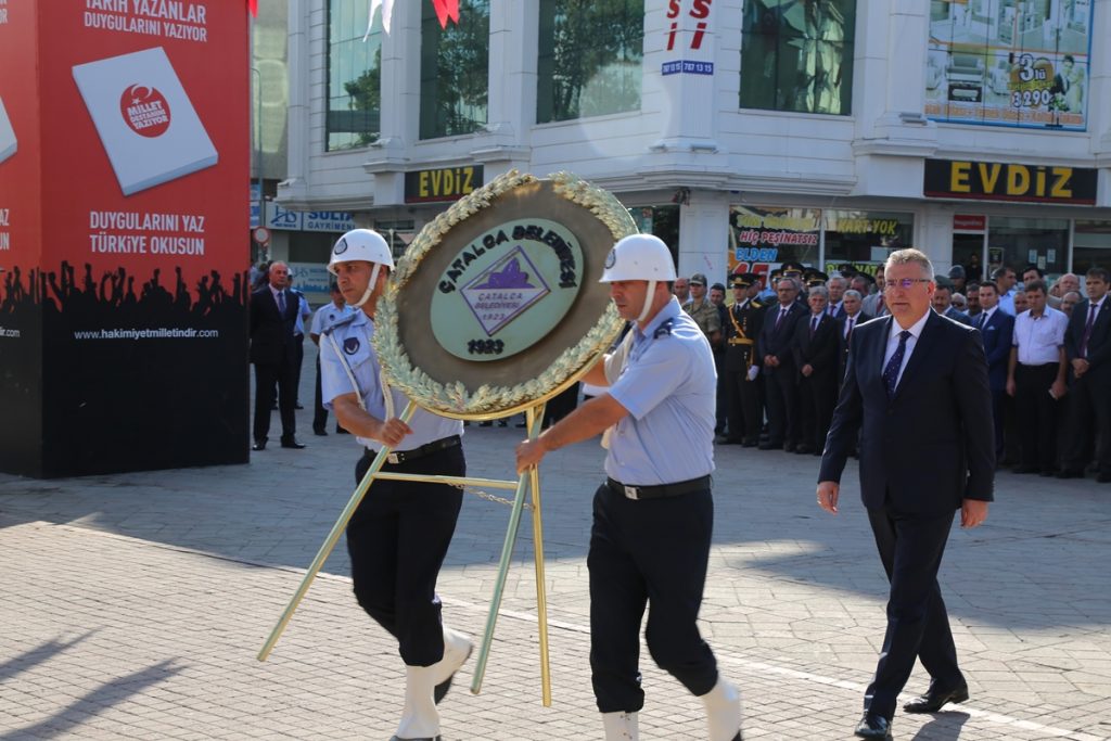 30 Ağustos Sabahı Atatürk Anıtına Çelenk Sunuldu