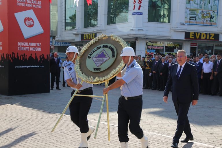 30 Ağustos Sabahı Atatürk Anıtına Çelenk Sunuldu