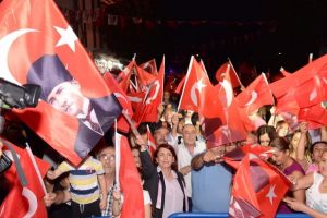 Avcılar’da Her Yer Kırmızı Beyaz