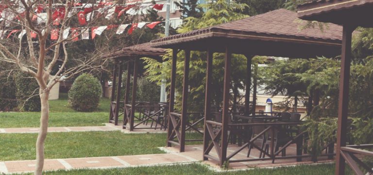 BEYLİKDÜZÜ’NDEKİ BEYAŞ TESİSLERİ, NEZİH VE KALİTELİ BİR ORTAM SUNUYOR