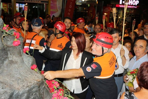 Marmara Depremi’nin 17. Yılında Yaşamını Yitiren Vatandaşlar Avcılar’da Anıldı