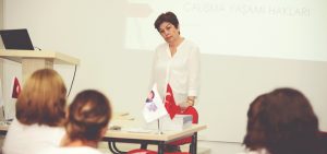 KADINLAR İŞ DÜNYASI İÇİN EĞİTİMLERİNİ ALDI