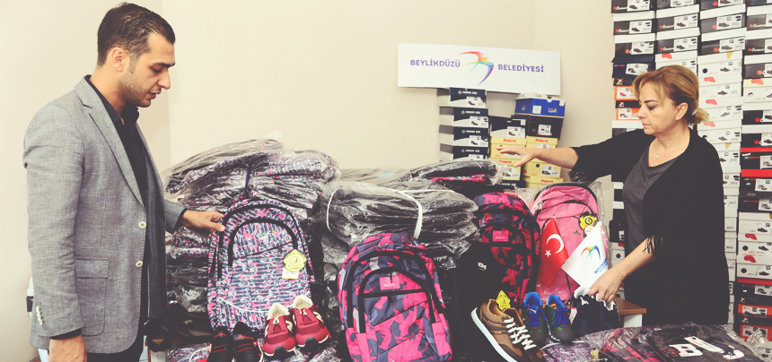 BEYLİKDÜZÜ BELEDİYESİ ÖĞRENCİLERİN OKUL İHTİYAÇLARINI KARŞILIYOR