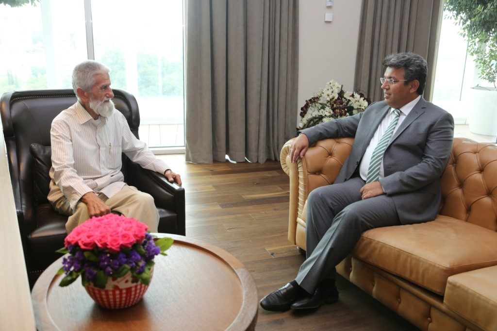 DEMOKRASİ ŞEHİDİNİN BABASINDAN ANLAMLI ZİYARET