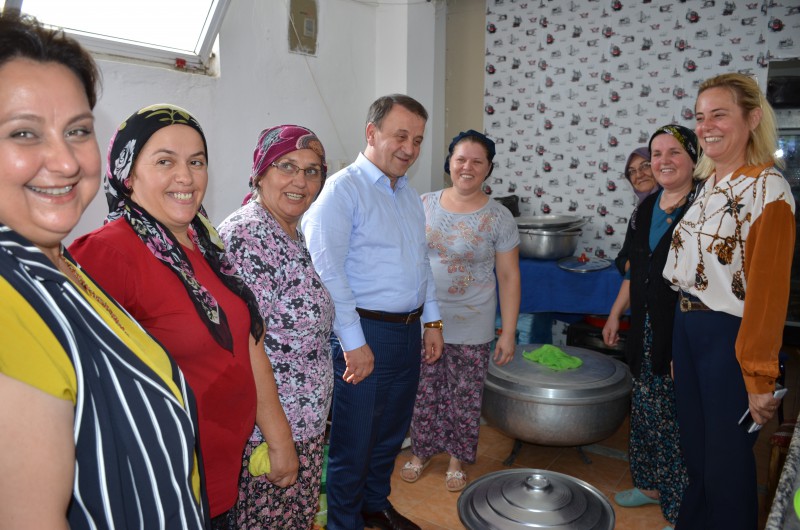 IŞIKLAR BAYRAMI HEMŞERİLERİYLE BİRLİKTE GEÇİRDİ