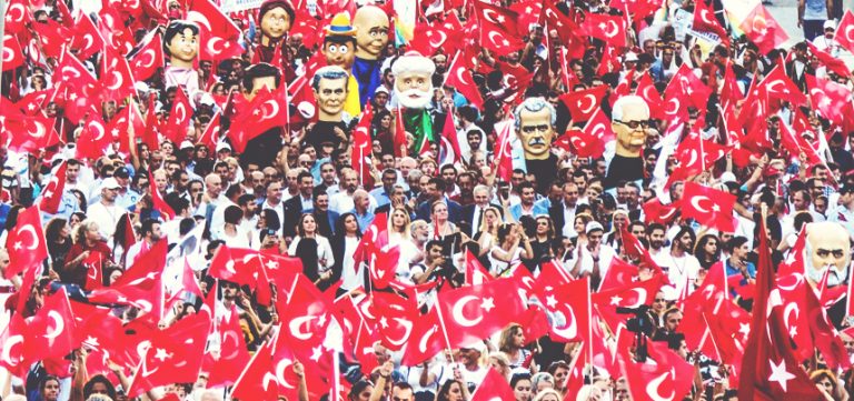 KORTEJ FOTOĞRAFLARINDA “COŞKU” KAZANDI