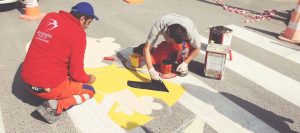 3 BOYUTLU YAYA GEÇİDİ ÇİZİMLERİ ÇOCUKLARIN DİKKATİNİ ÇEKMEYİ AMAÇLIYOR