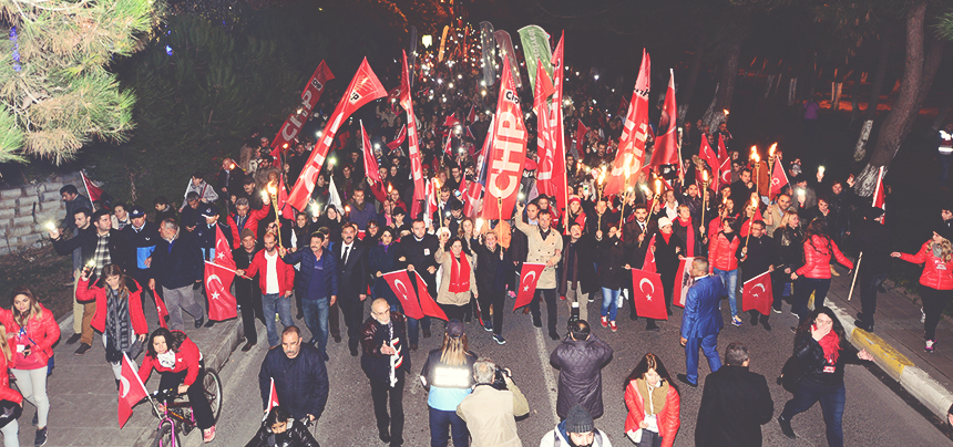 BEYLİKDÜZÜ, CUMHURİYET VE DEMOKRASİ İÇİN YÜRÜDÜ