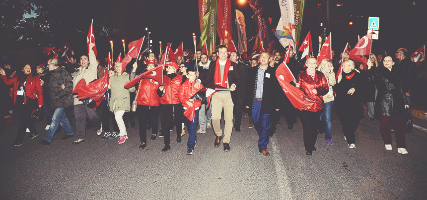 BEYLİKDÜZÜ, CUMHURİYETİNE SAHİP ÇIKIYOR