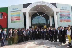 CHP LİDERİ TARIM LİSESİNİ İNCELEDİ