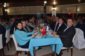 IŞIKLAR MUHTARLARI VE EŞLERİNİ YEMEKTE AĞIRLADI