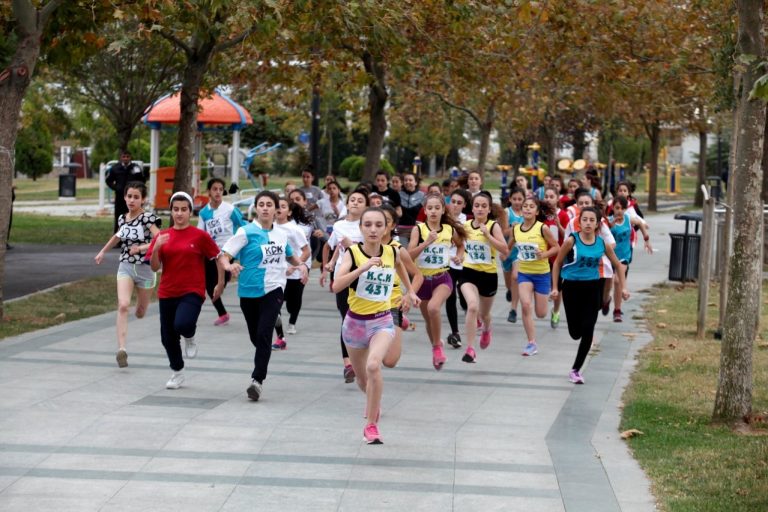 KÜÇÜKÇEKMECELİ ÖĞRENCİLER CUMHURİYET KOŞUSU’NDA TER DÖKTÜ