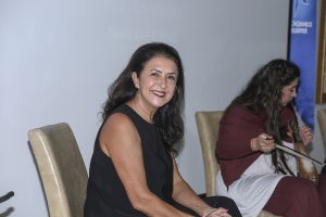 MELİHAT GÜLSES SEVENLERİYLE BİR ARADA