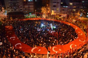 SİLİVRİ’DE BİNLER BAYRAKLARLA MEYDANLARDAYDI