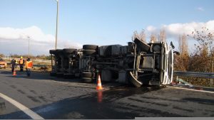 Silivri TEM bağlantı yolu Edirne istihkametinde meydana gelen kazada 1 kişi yaralandı