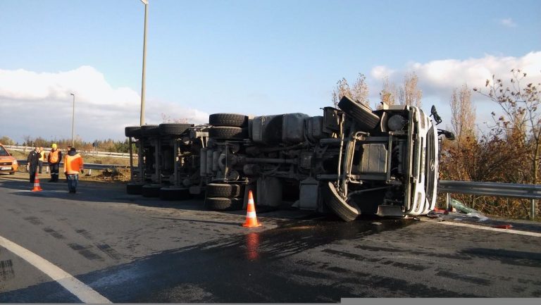 Silivri TEM bağlantı yolu Edirne istihkametinde meydana gelen kazada 1 kişi yaralandı