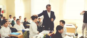 BAŞKAN İMAMOĞLU’NDAN İMAM HATİP ORTAOKULU ÖĞRENCİLERİNE SÜRPRİZ ZİYARET