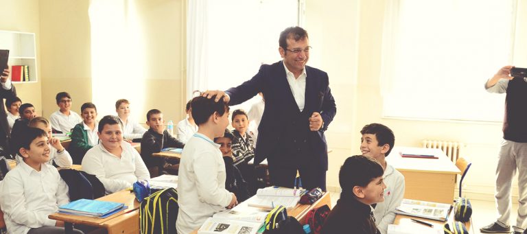 BAŞKAN İMAMOĞLU’NDAN İMAM HATİP ORTAOKULU ÖĞRENCİLERİNE SÜRPRİZ ZİYARET