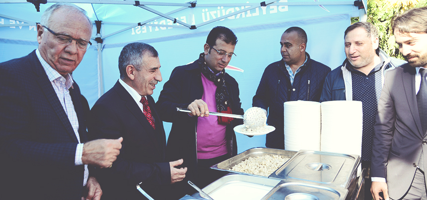 BEYLİKDÜZÜ’NDE MANTI FESTİVALİ’NDE 4 BİN KİŞİLİK MANTI DAĞITILDI