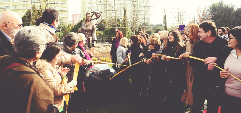 ÇAĞDAŞ VE EMEKTAR TÜRK KADINI BEYLİKDÜZÜ’NDE TEMSİL EDİLİYOR
